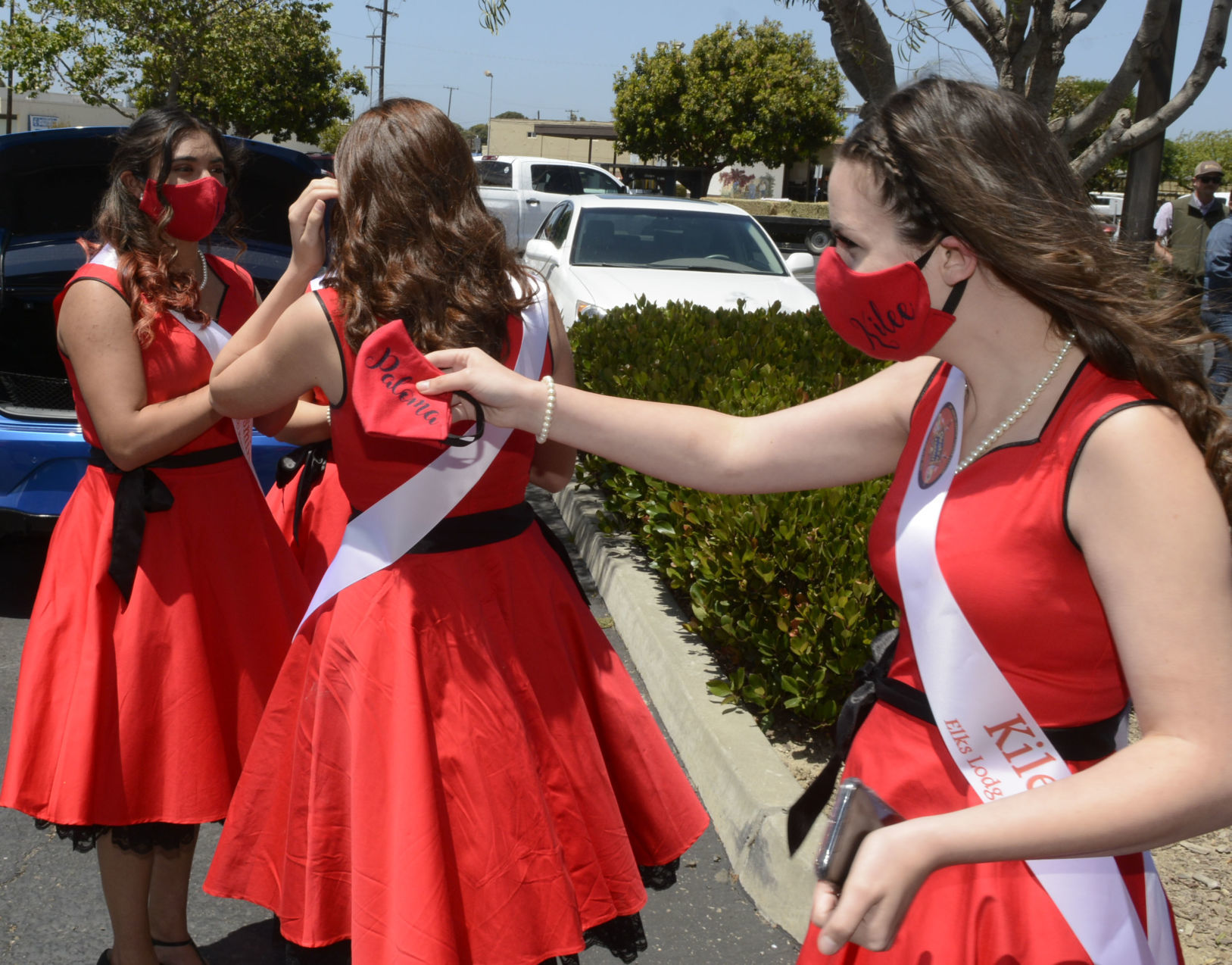 052320 Flower Queen parade 12.jpg
